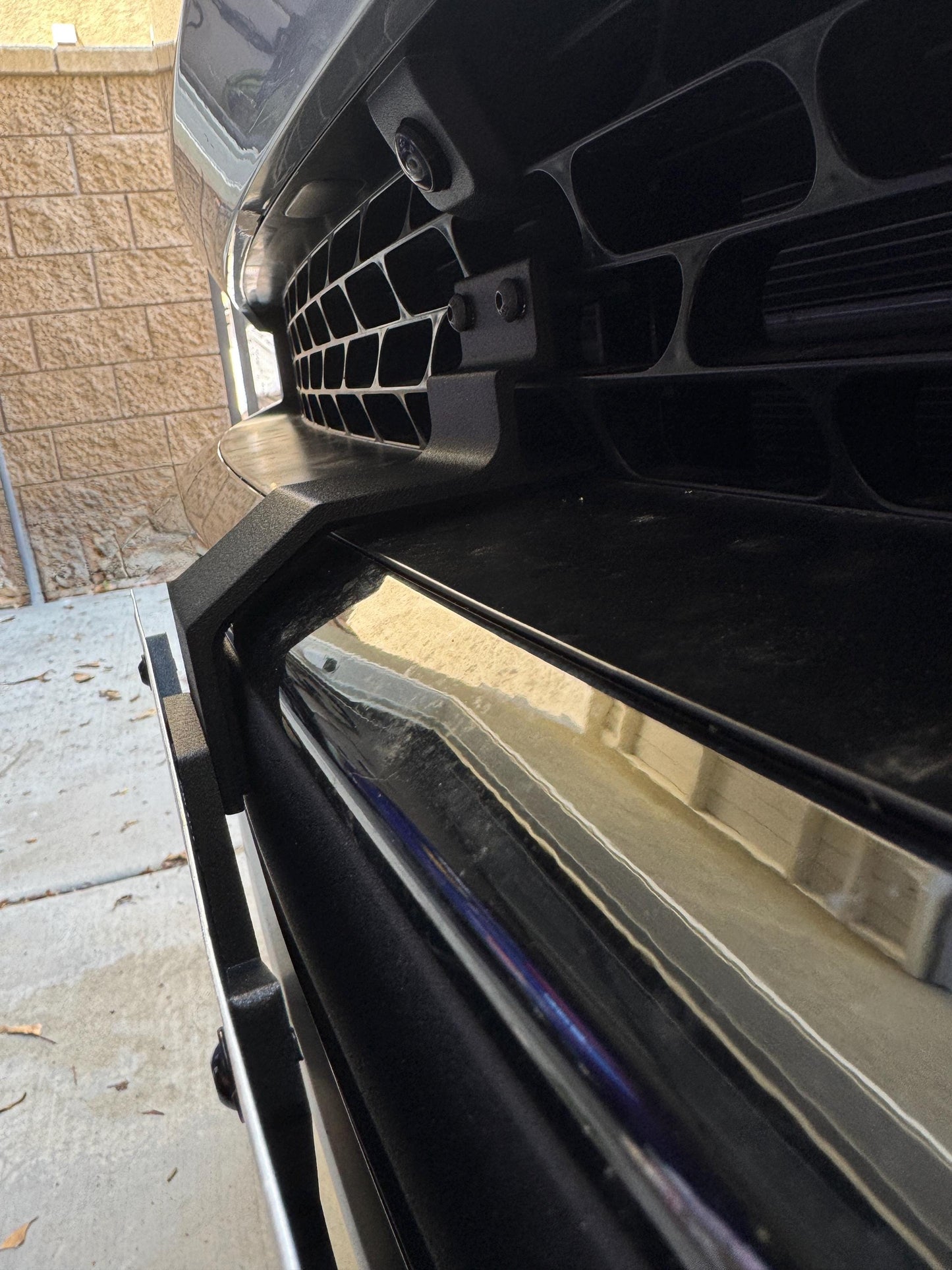 Low-Profile, High-Strength Front Plate Mount