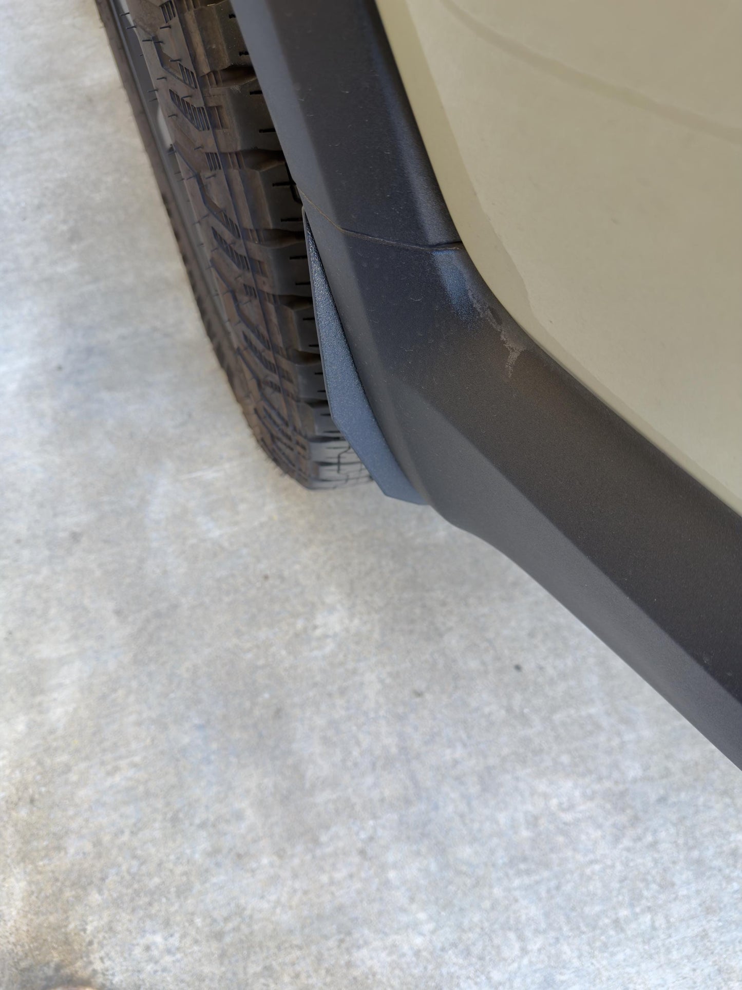 Rivian R1S 2022 - 2026 Splash Guards (Pair) – Low-Profile Deflectors