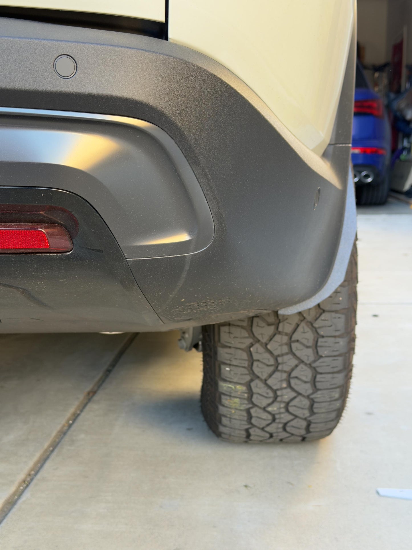 Rivian R1S 2022 - 2026 Splash Guards (Pair) – Low-Profile Deflectors