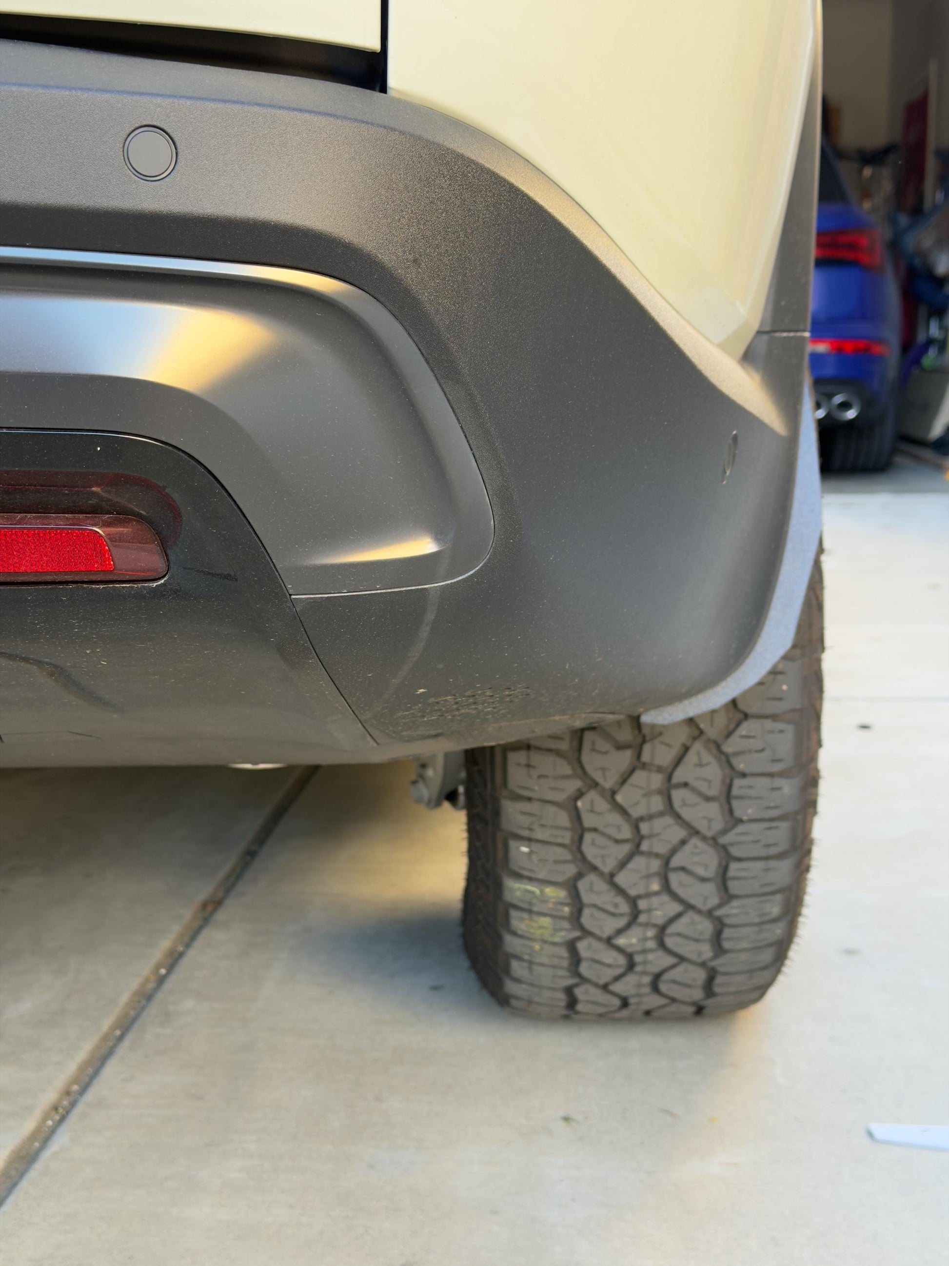 Rivian R1S 2022 - 2026 Splash Guards (Pair) – Low-Profile Deflectors