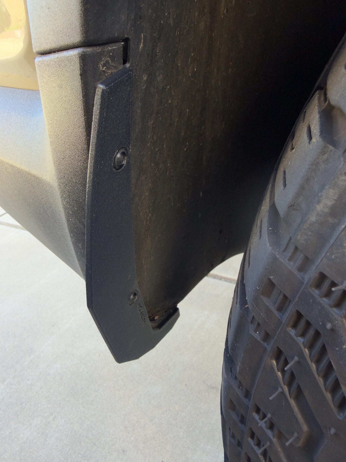 Rivian R1S 2022 - 2026 Splash Guards (Pair) – Low-Profile Deflectors